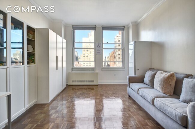 Building Photo - 350 E 82nd St