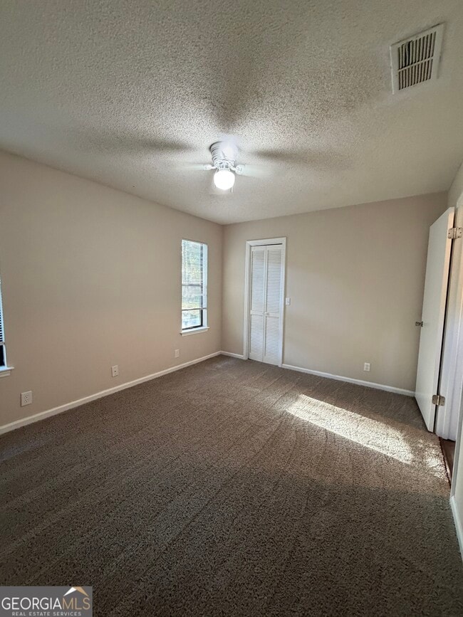 Building Photo - 107 Pineneedle Ct