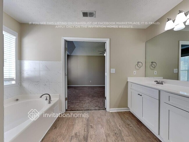 Building Photo - 3910 Mission Ln Ct