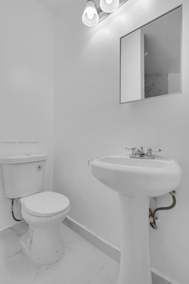 Building Photo - 6295 SW 29th St