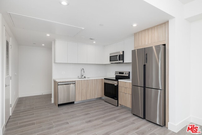 Building Photo - 2600 S Sepulveda Blvd