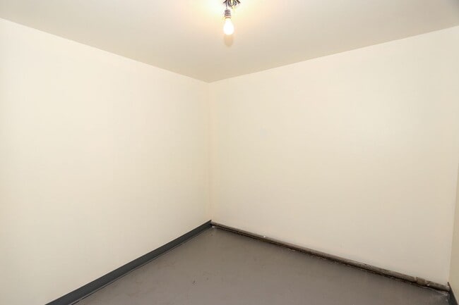 Building Photo - 78-10 32nd Ave
