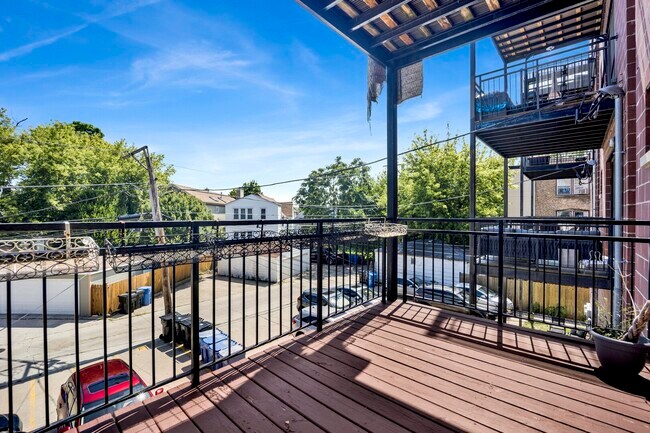 Building Photo - 3505 N Elston Ave