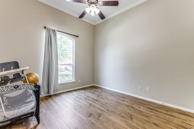 Building Photo - 14625 Riverside Dr