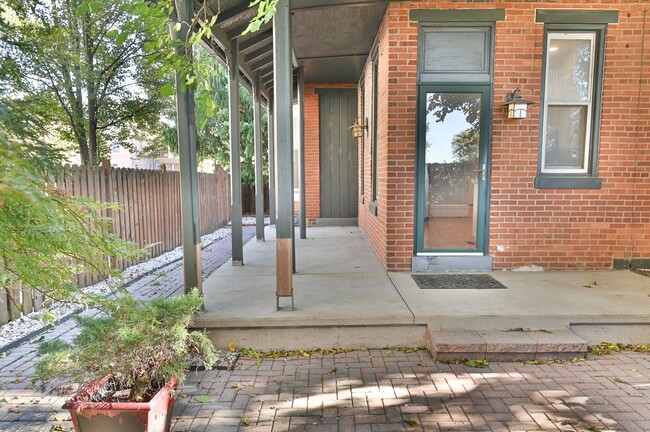 Building Photo - Beautiful Spacious Single Family on 2nd St