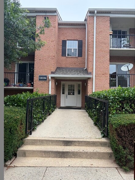Building Photo - 18336 Streamside Dr