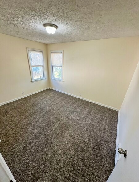 Building Photo - 3035 33rd St NE