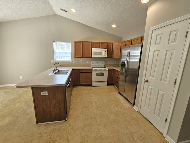 Building Photo - 35 Waukegan Way