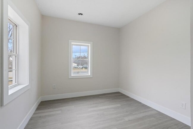 Building Photo - 8450 S Mann Rd