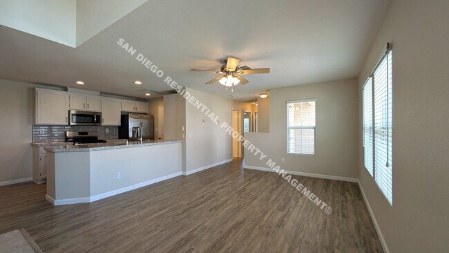 Building Photo - Gorgeous, Newly Remodeled 3 Bed / 2 Bath T...