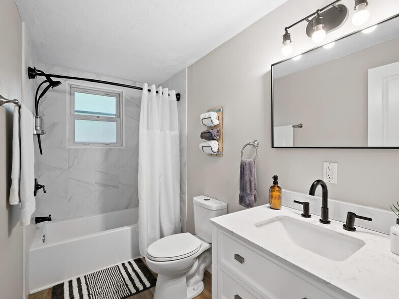 Building Photo - 7525 Lake Rd E