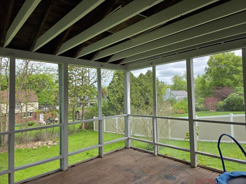 Building Photo - 869 Hillside Dr