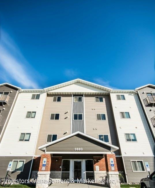 Building Photo - 3850-3880 Garden View Dr