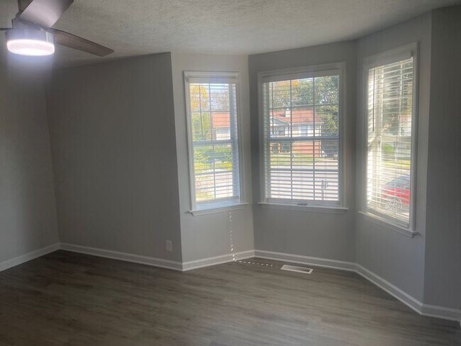 Building Photo - PRIEST LAKE One Level Home with Fenced Bac...