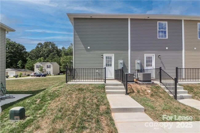 Building Photo - 3973 Newhall Dr NW