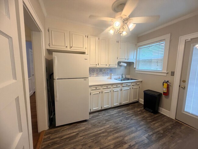 Building Photo - 1552 Sunnyside Dr