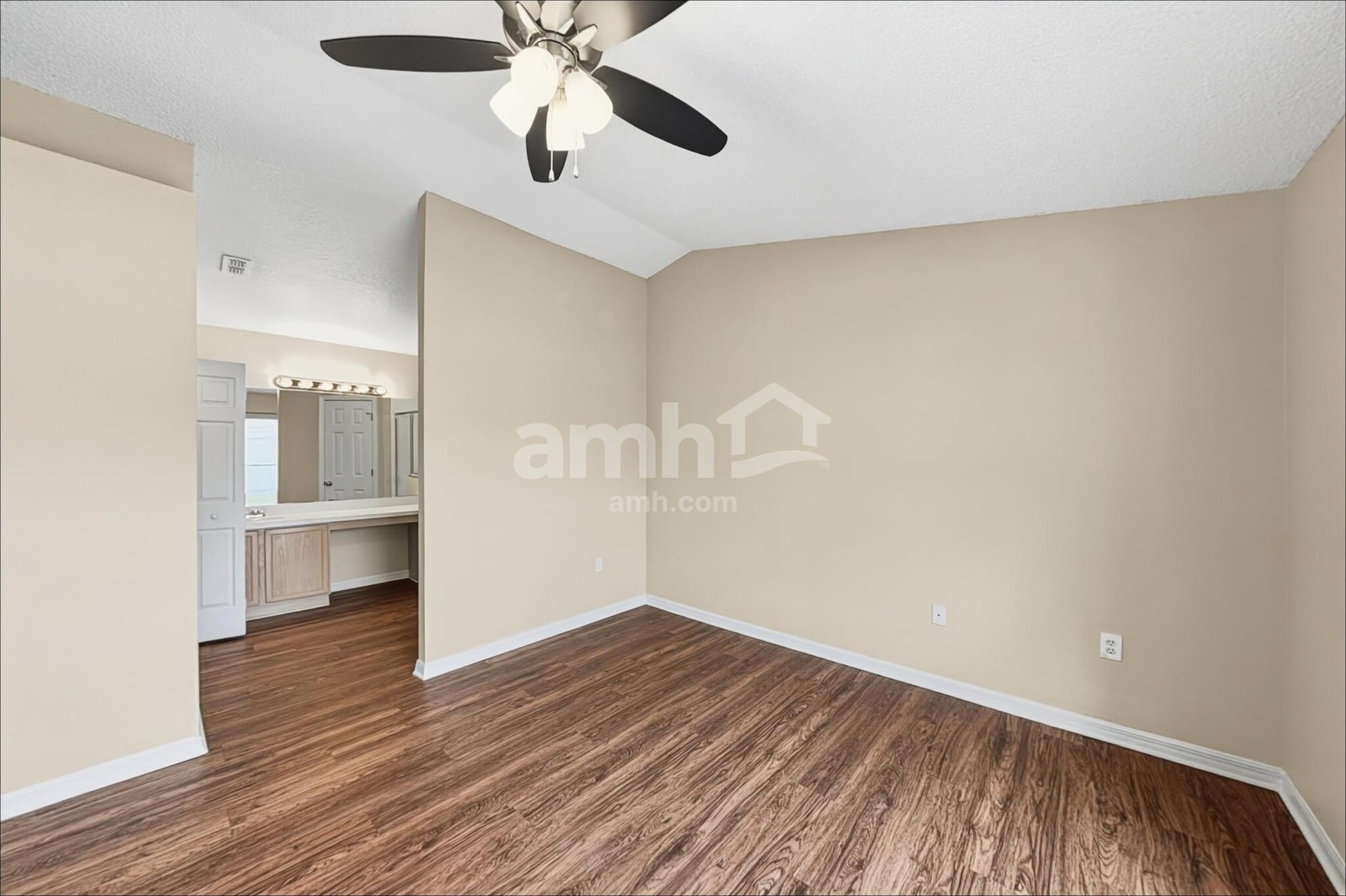 Building Photo - 2423 Hybrid Dr