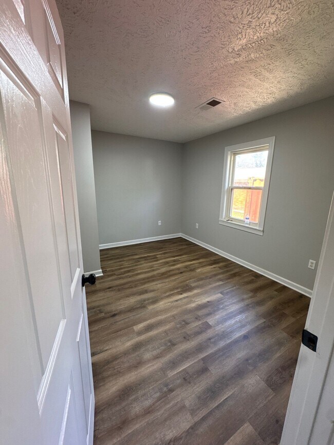 Building Photo - 811 Scott St