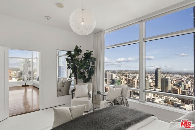 Building Photo - 900 W Olympic Blvd