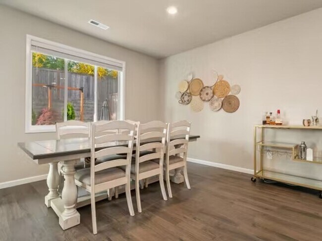 Building Photo - 4bd/2.5ba Covington House