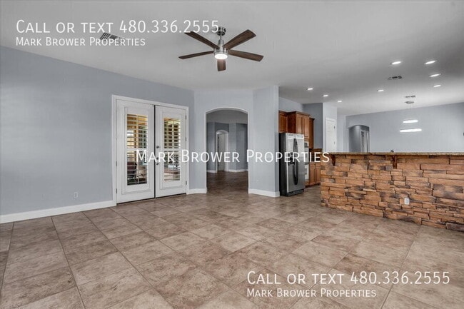 Building Photo - 3732 S Halsted Dr