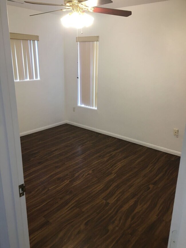 Building Photo - 9751 E Magma Dr
