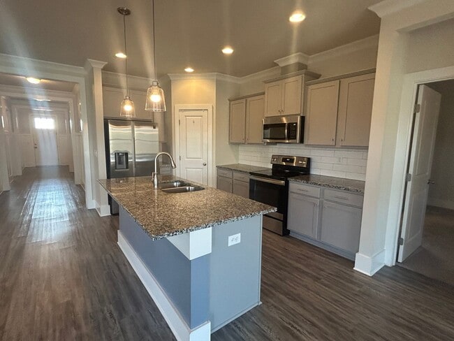 Building Photo - LIMITED TIME DEAL! $350 OFF FIRST MONTH RENT