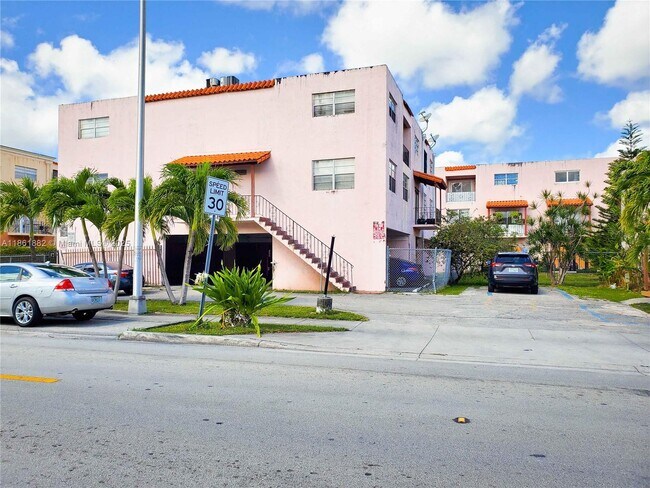 Building Photo - 1255 W 53rd St