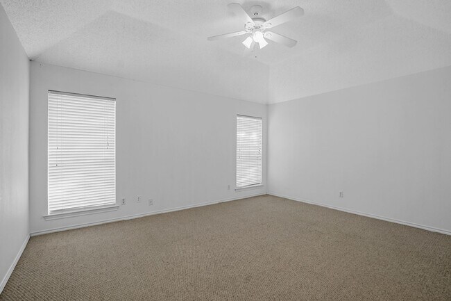 Building Photo - 3040 Flamingo Cir