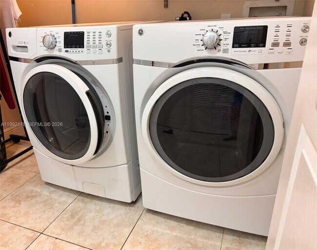 Building Photo - 5820 SW 113th Ct