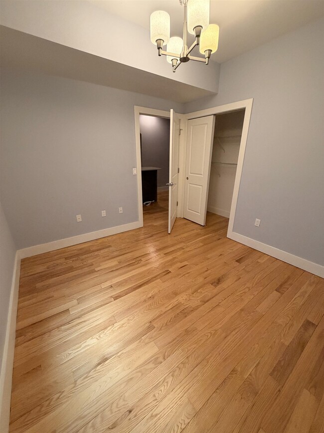 Building Photo - 298 6th St