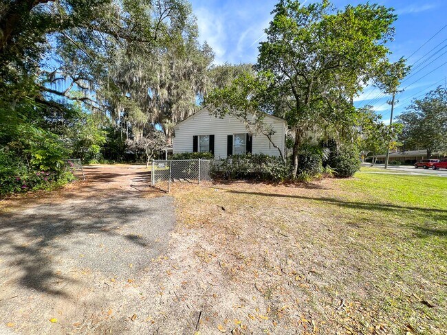 Building Photo - 1824 NW 5th Ave