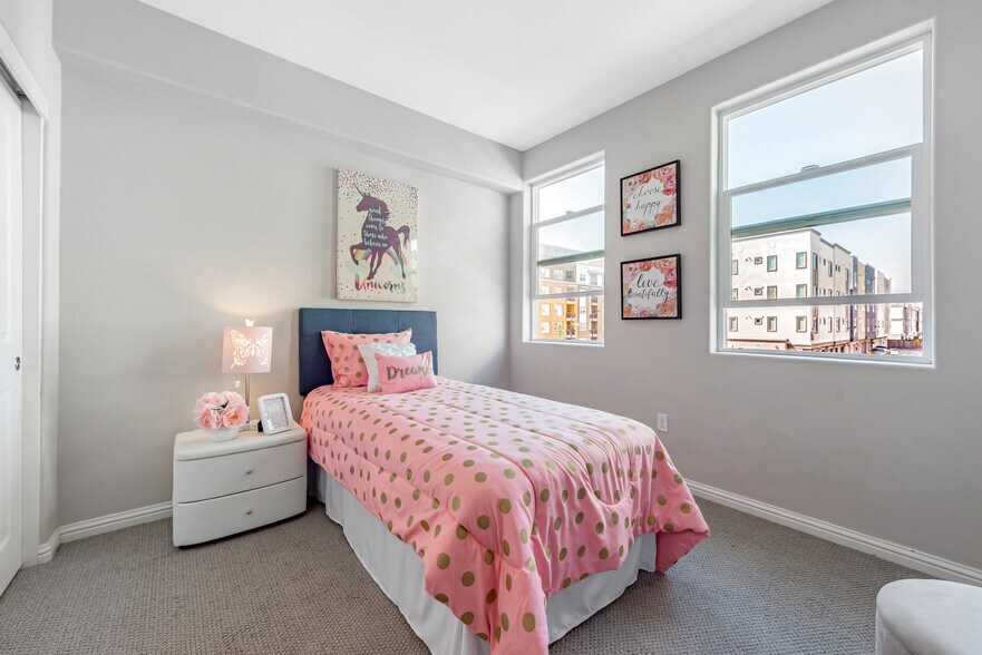 Building Photo - 1460 Lavender Loop