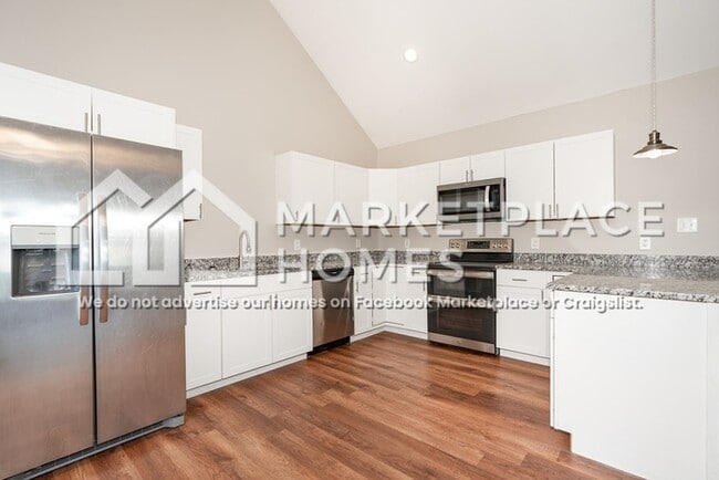 Building Photo - 404 N 13th St