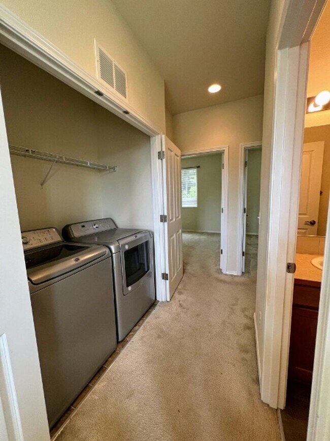 Building Photo - Pet Friendly 3 Bedroom in Campus Glen Neighborhood