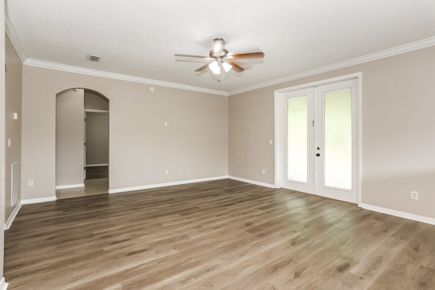Building Photo - 703 Red Cedar Ct