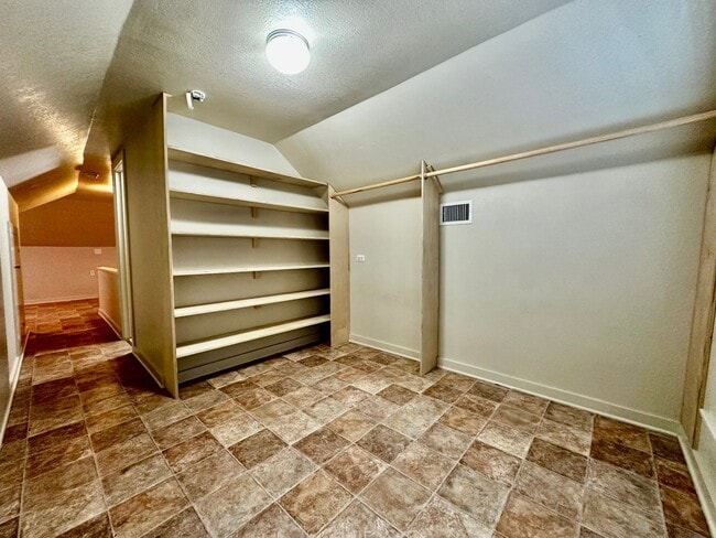 Building Photo - Quiet and Quaint Rock Home