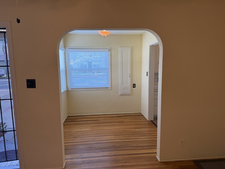 Building Photo - 248 Glover Ave