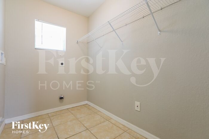 Building Photo - 4570 Lummus St