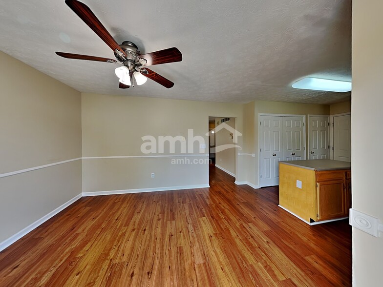 Building Photo - 9 Finch Ct