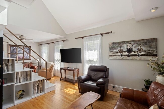 Building Photo - 2713 Garfield Ave