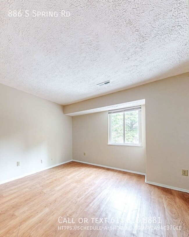 Building Photo - 886 S Spring Rd