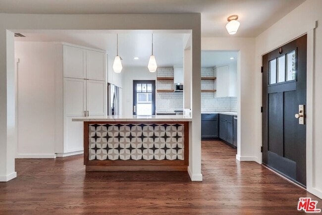 Building Photo - 3725 Edenhurst Ave