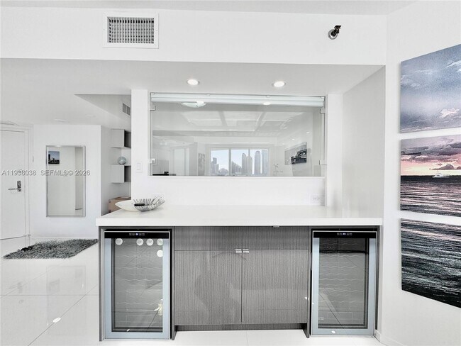 Building Photo - 3600 Mystic Pointe Dr