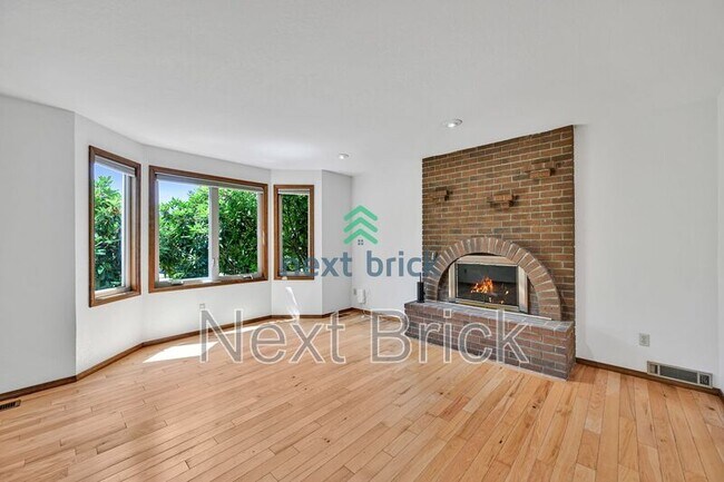 Building Photo - 21501 21st Ave W