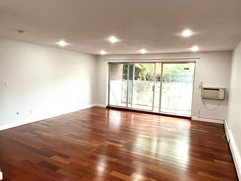 Building Photo - 383 Langley Rd