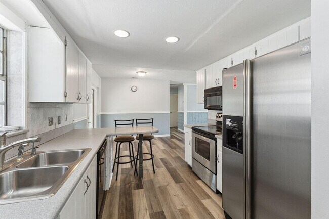 Building Photo - 4194 Honeysuckle Ave