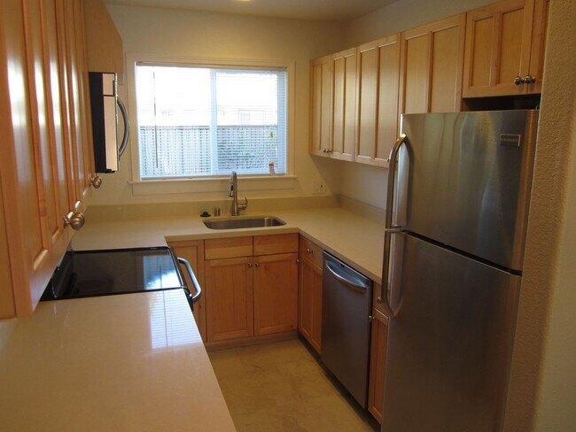Building Photo - 138 Rainbow Ct
