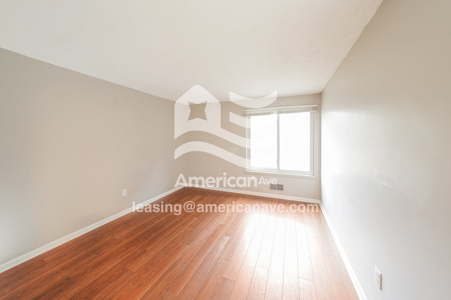 Building Photo - 30 Tilegate Glen