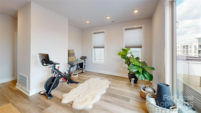 Building Photo - 529 W Tremont Ave